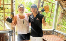 Video of Vietnamese host, foreign cyclist chatting in their own languages delights viewers