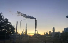 Mitsubishi chemical cuts ethylene production