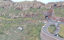 1 dead, 27 injured as bus carrying British tourists crashes in Spain's La Gomera