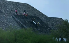 Mexico pyramid gunman kills Canadian tourist, wounds six
