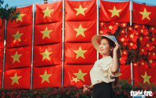 Da Nang youth flock to capture festive moments for Reunification Day celebration