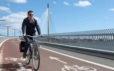 Helsinki's costly cycling push draws crowds - and criticism