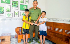 2 fourth graders return lost $760 to police in southern Vietnam