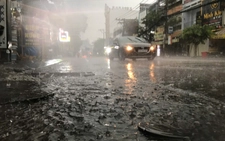 Ho Chi Minh City sees heavy rain after prolonged heat, thunderstorms expected to persist