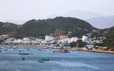 Vietnam’s Khanh Hoa orders halt to tourism on 2 military-sensitive islands