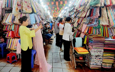 Foreign visitors flock to century-old Tan Dinh Market in Ho Chi Minh City for tailored ao dai, wooden clogs