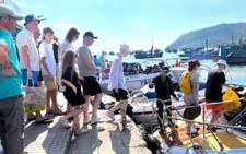 How do tourist speedboats in Vietnam's Nha Trang ensure safety of thousands of visitors each day?