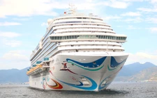 Panama-flagged ship brings 4,000 international tourists to Vietnam's Nha Trang