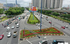 Ho Chi Minh City turns streets, bus stops into 'mini gardens'