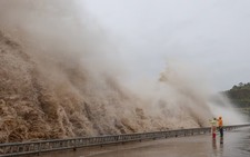 Typhoon Dolphin set to hit China's east coast, triggering flood warnings