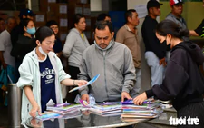 Textbook shortages force Vietnamese parents into hours-long queues, bookstore-hopping