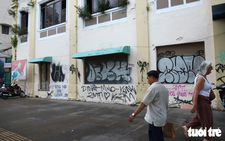 Foreigners again scrawl graffiti on walls along downtown Ho Chi Minh City street?
