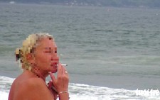 Vietnam’s Da Nang weighs penalties for cigarette littering on beach
