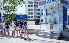 Why are Russian tourists queuing for cash in Vietnam’s Nha Trang? 