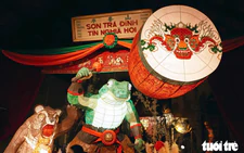 Giant Mid-Autumn lanterns revive Vietnamese folk tale in Ho Chi Minh City