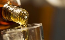 Foreigner in Hanoi hospitalized for suspected methanol poisoning