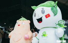 Residents exchange recyclable trash for gifts at Cashless Day Festival in Ho Chi Minh City