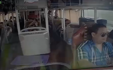 Sleeper bus driver fined for steering with elbow, using phone on Hanoi expressway