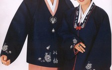 Trao tặng áo dài truyền thống Hanbok cho Bảo tàng Dân tộc học
