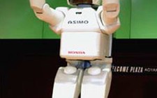 Người máy thông minh Asimo sẽ đến VN