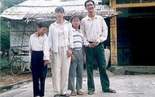 Thị lực của các con anh Bảy Bôn tiến triển tốt sau phẫu thuật