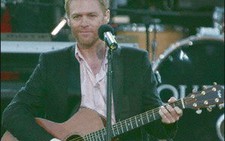 Bryan Adams hát cho hòa bình tại Sri Lanka