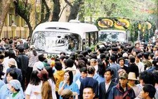 Hàng vạn người đưa tiễn giáo sư Tôn Thất Bách