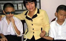 Nguyễn Hướng Dương nhận huy chương 