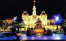 Chiếu sáng mỹ thuật trước trụ sở UBND TP.HCM