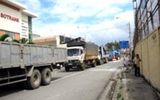 Thu phí đường hay thu phí vào cảng?