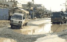 Hàng loạt đường hư hỏng, xuống cấp