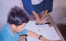Không tay, Trí vẫn còn đôi chân