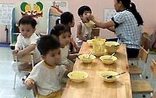 Quá tải các nhà giữ trẻ tư nhân