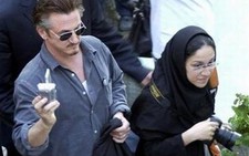 Sean Penn làm báo ở Iran
