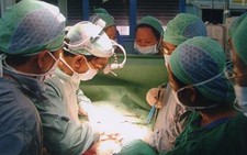 Phẫu thuật tách rời thành công hai bé gái song sinh dính liền