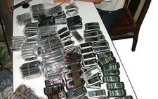Bắt đường dây nhập lậu điện thoại di động lớn