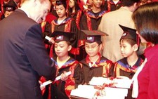 378 thiếu nhi nhận chứng chỉ Anh ngữ quốc tế ĐH Cambridge