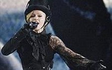 Madonna bị công kích