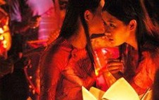 Áo dài, nước mắm, hoa sen