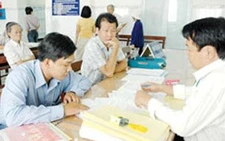Công chứng hợp đồng đất đai theo quy định mới: Người dân lại gặp khó