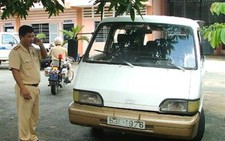 Tạm giữ một xe dù trấn lột hành khách