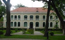 Tham quan dinh Tổng lãnh sự Pháp