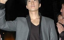 Diễn viên Song Seung-hun được chào đón tại Nhật