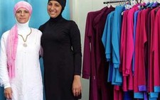 Áo tắm burkini cho phụ nữ Hồi giáo
