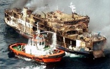 Vụ cháy phà ở Indonesia: hơn 120 người mất tích