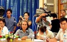 Bàn tròn văn học về Nhật Chiêu: Chạm tay vào là thấy mới