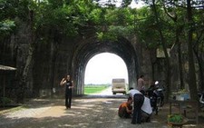 Di tích thành nhà Hồ lại bị xâm hại