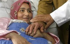 Algeria: sinh 7, một sản phụ 