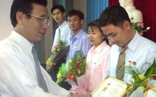 TP.HCM: trao 13 kỷ niệm chương 