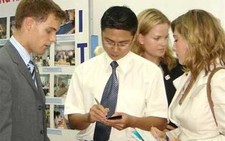 Tìm cơ hội kinh doanh về cho đất nước